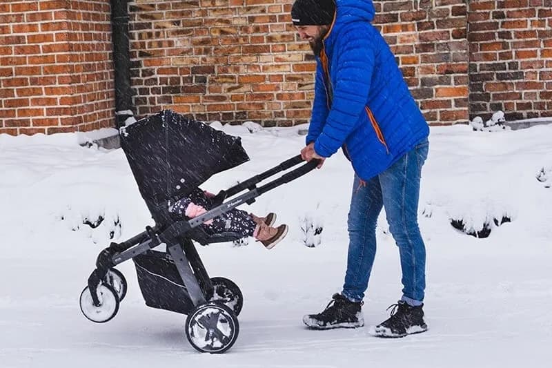 Jak bezpiecznie przewieźć noworodka ze szpitala zimą i uniknąć błędów