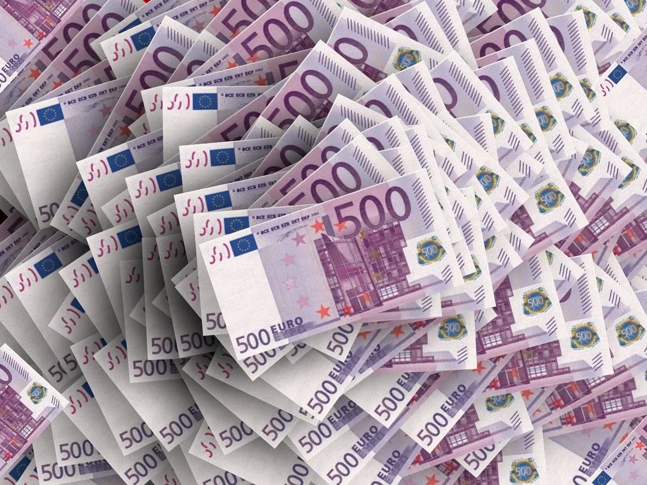 Ile waluty można przewieźć przez granicę – kluczowe informacje, które musisz znać