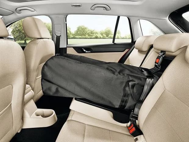 Jak przewieźć narty w samochodzie bezpiecznie i wygodnie dla wszystkich