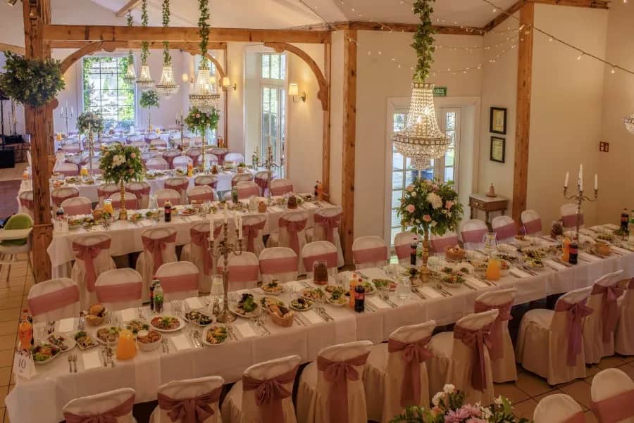 Dworek i patio na wodoktach - idealne miejsce na Twoje wesele