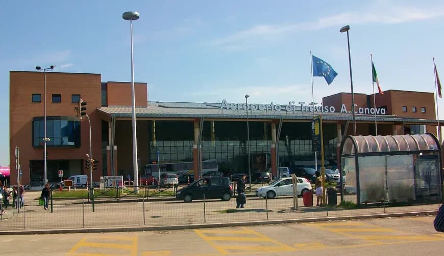 Jak dojechać z Wenecji na lotnisko Treviso - wygodne opcje transportu