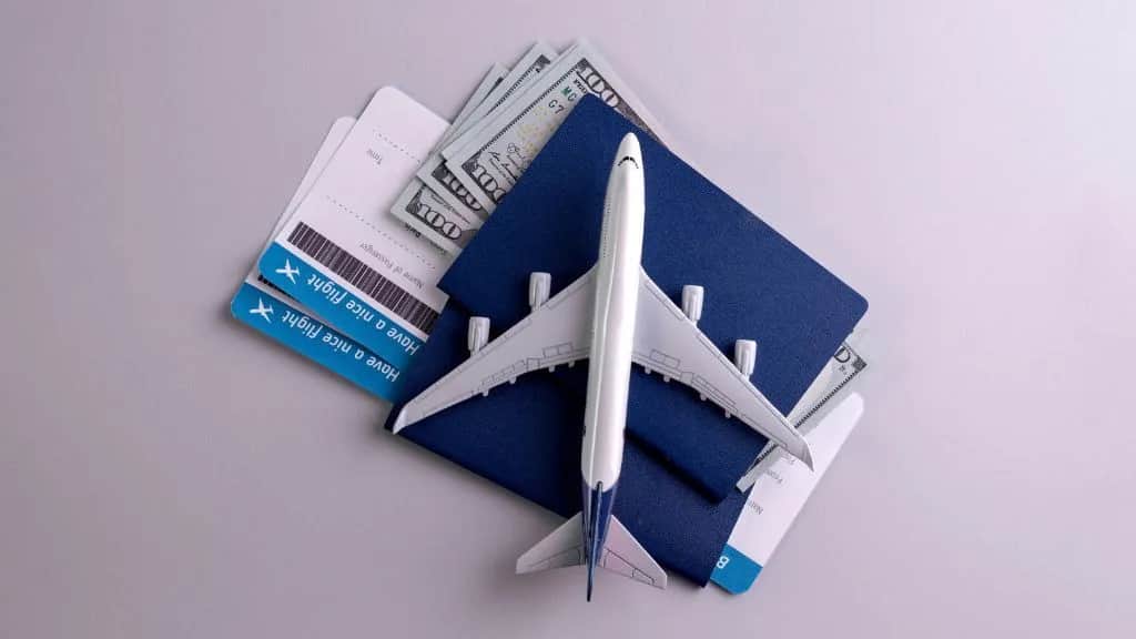 Kupno biletu na lotnisku - czy to rzeczywiście się opłaca?